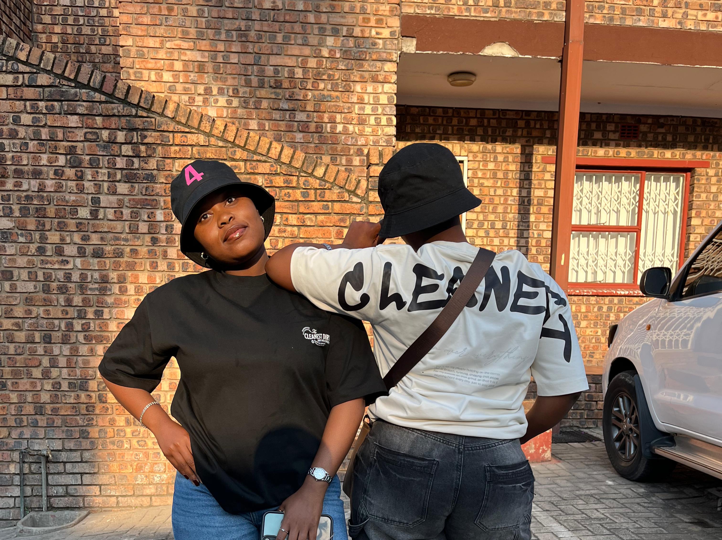 CLEANEST DIRT OVERSIZED TEE - UNISEX